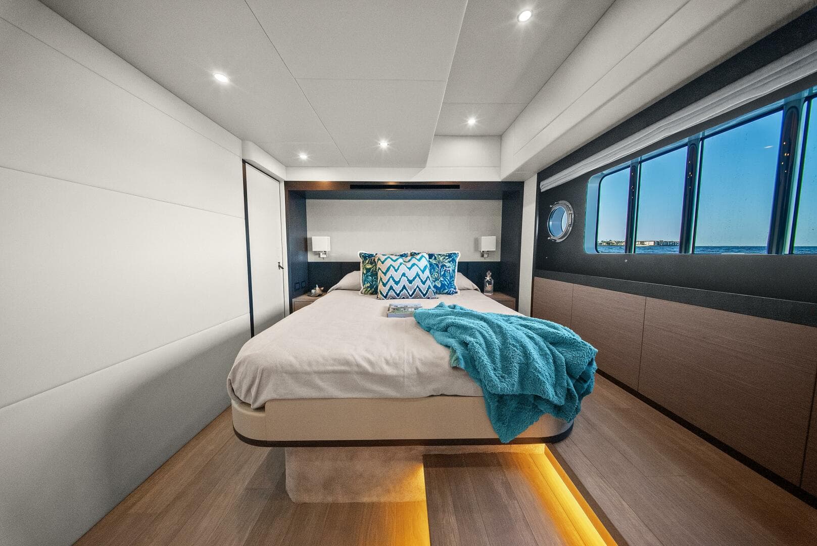 2025 Absolute 48 Navetta - Stateroom