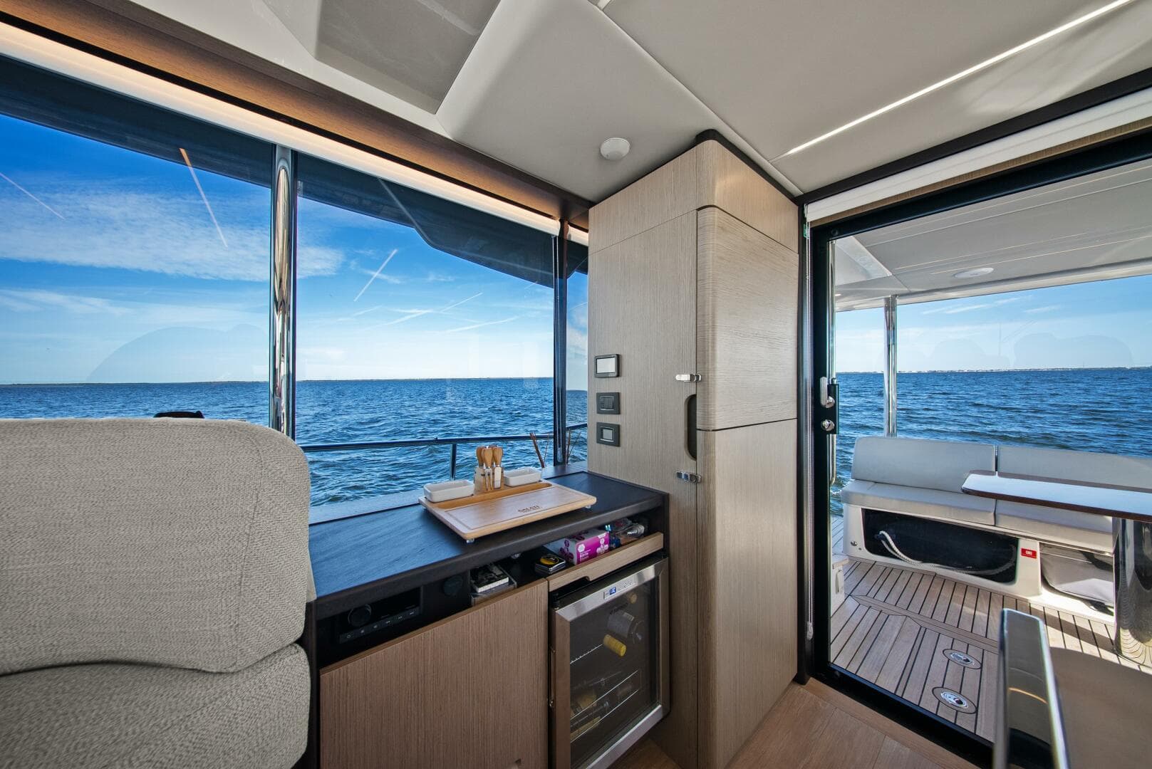 2025 Absolute 48 Navetta - Galley