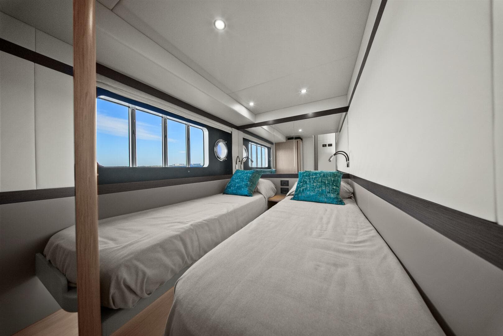 2025 Absolute 48 Navetta - Stateroom