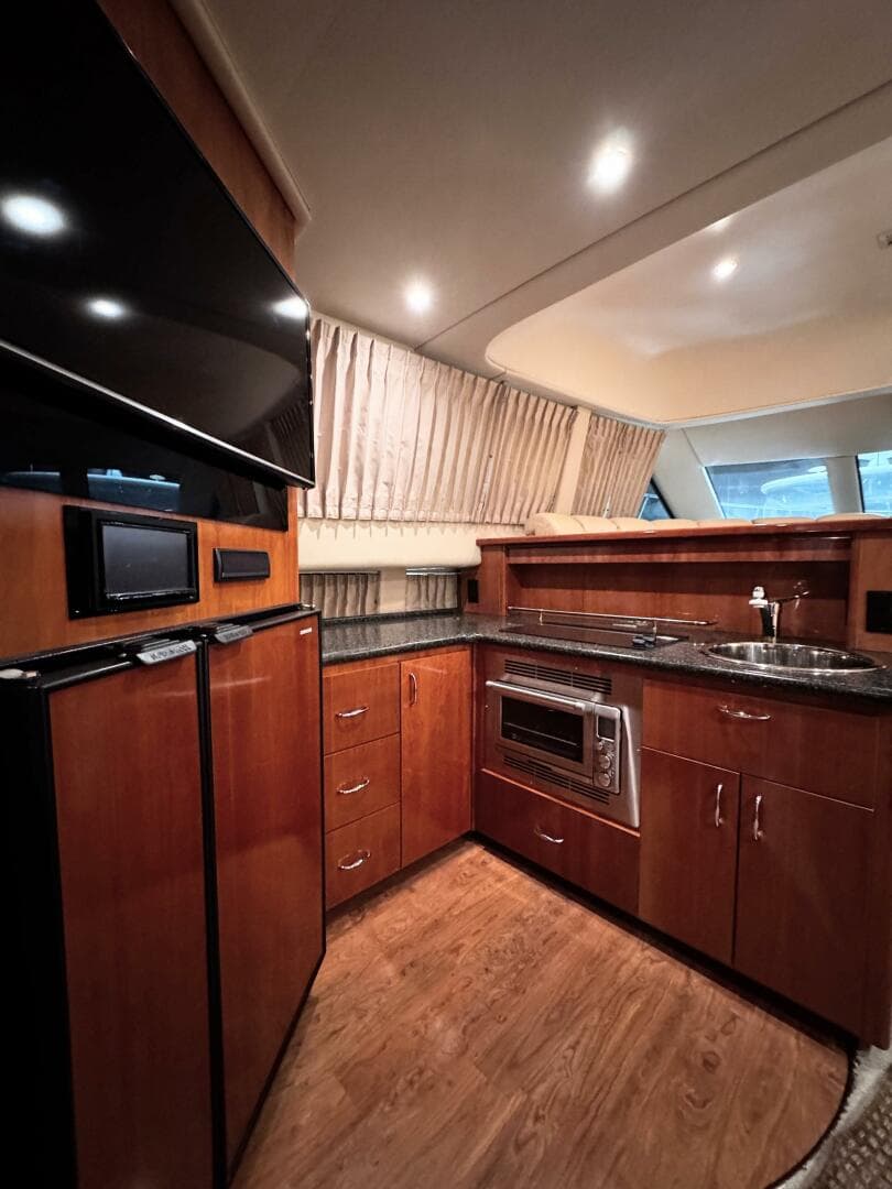 2005 Carver 36 Sedan