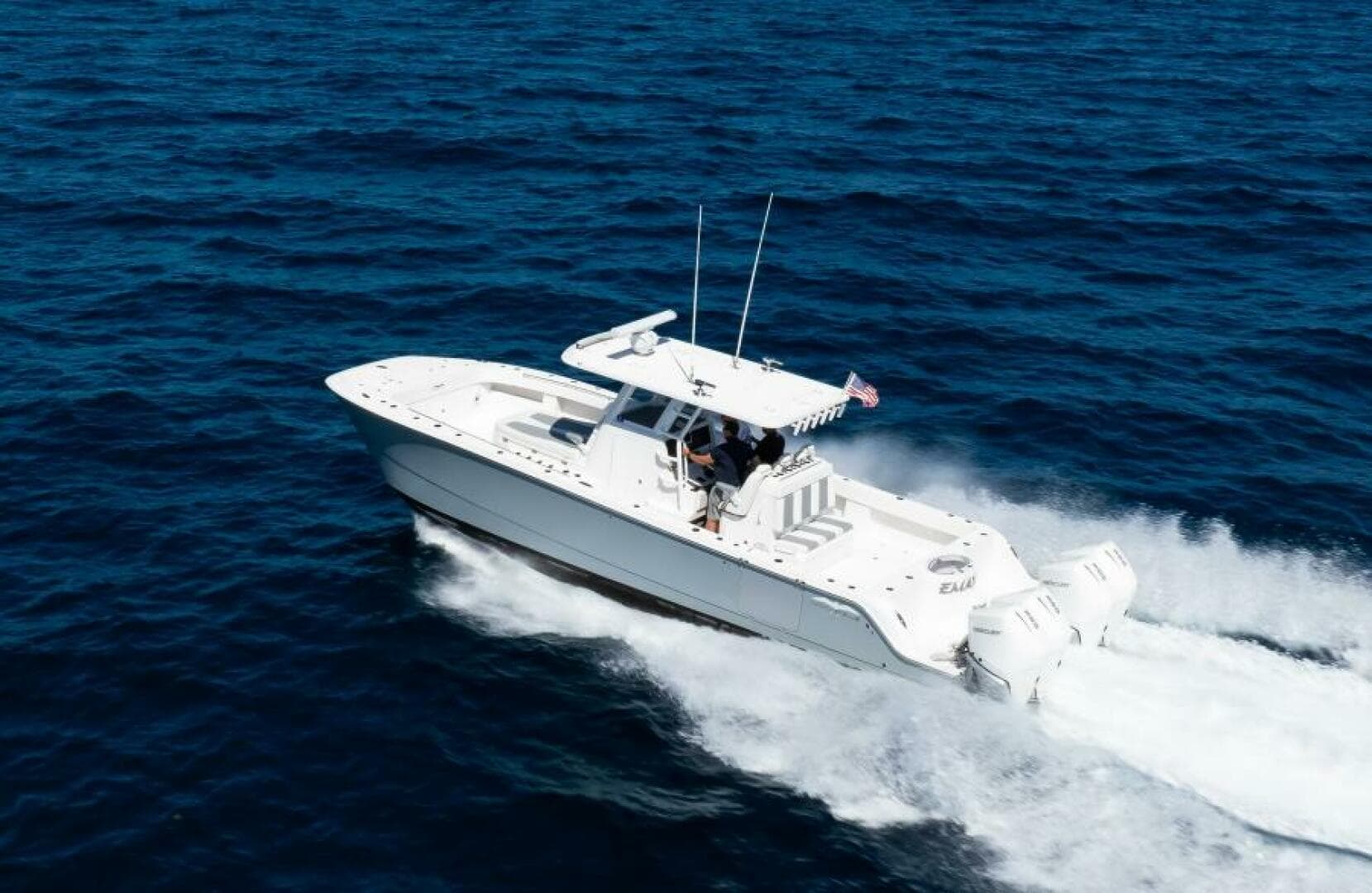 Invincible 35 Emanon - Exterior Profile