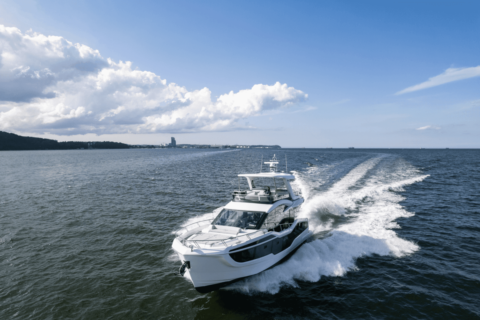 2025 Galeon 560 FLY