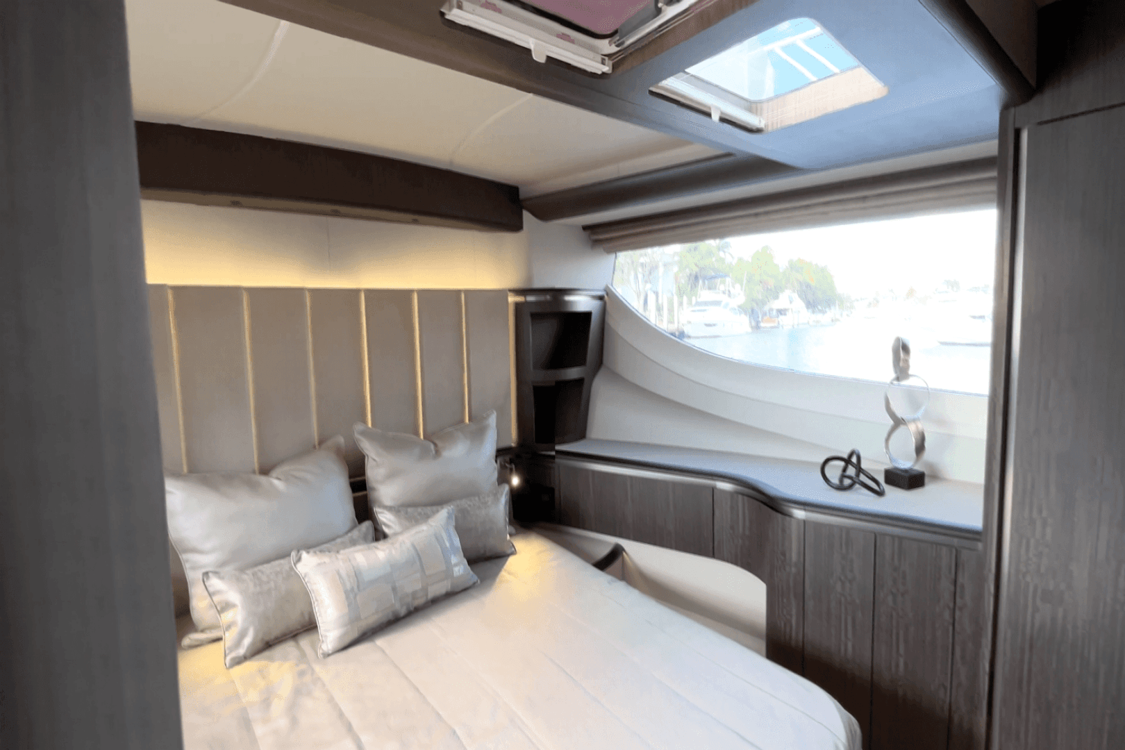 2025 Galeon 560 FLY
