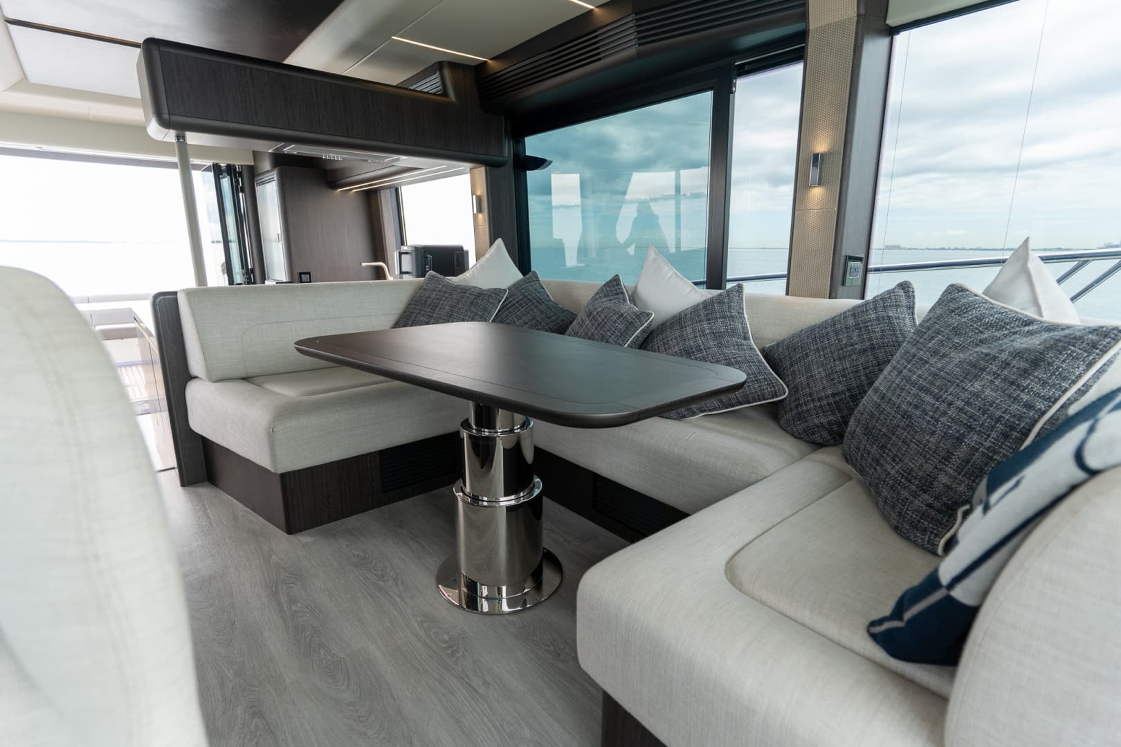 2025 Galeon 560 FLY