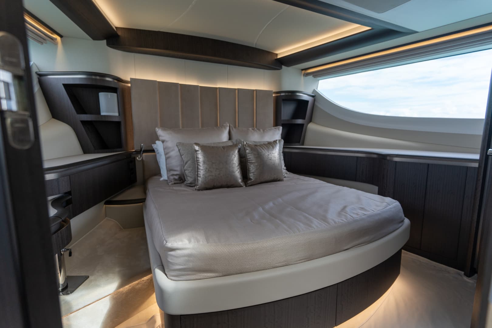 2025 Galeon 560 FLY