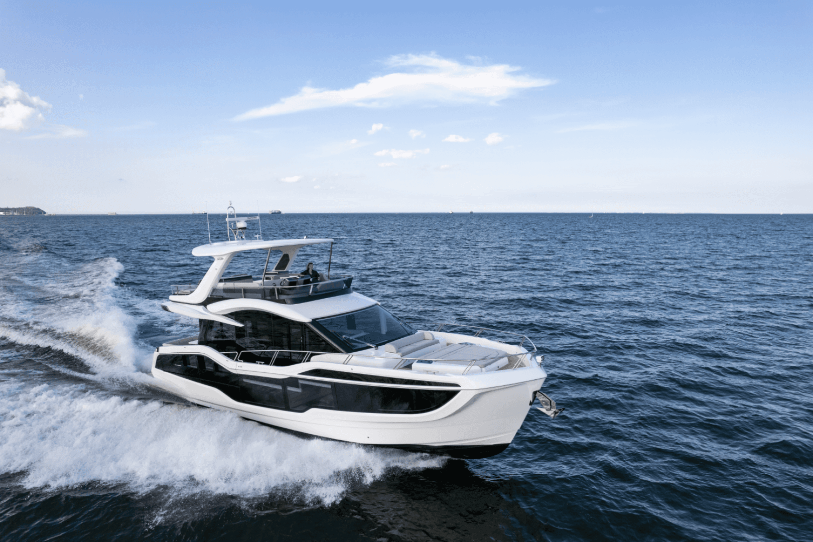 2025 Galeon 560 FLY