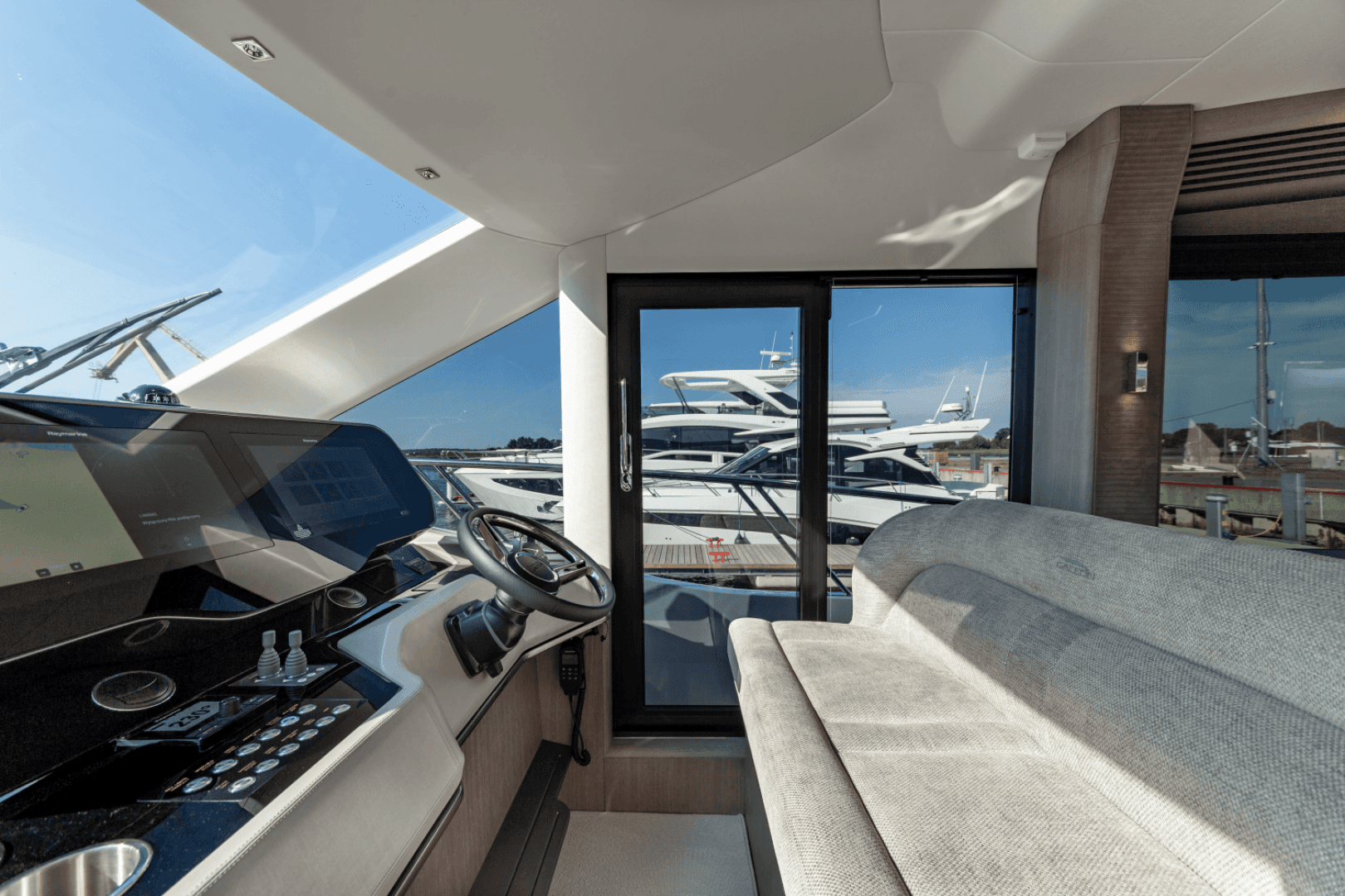 2025 Galeon 560 FLY