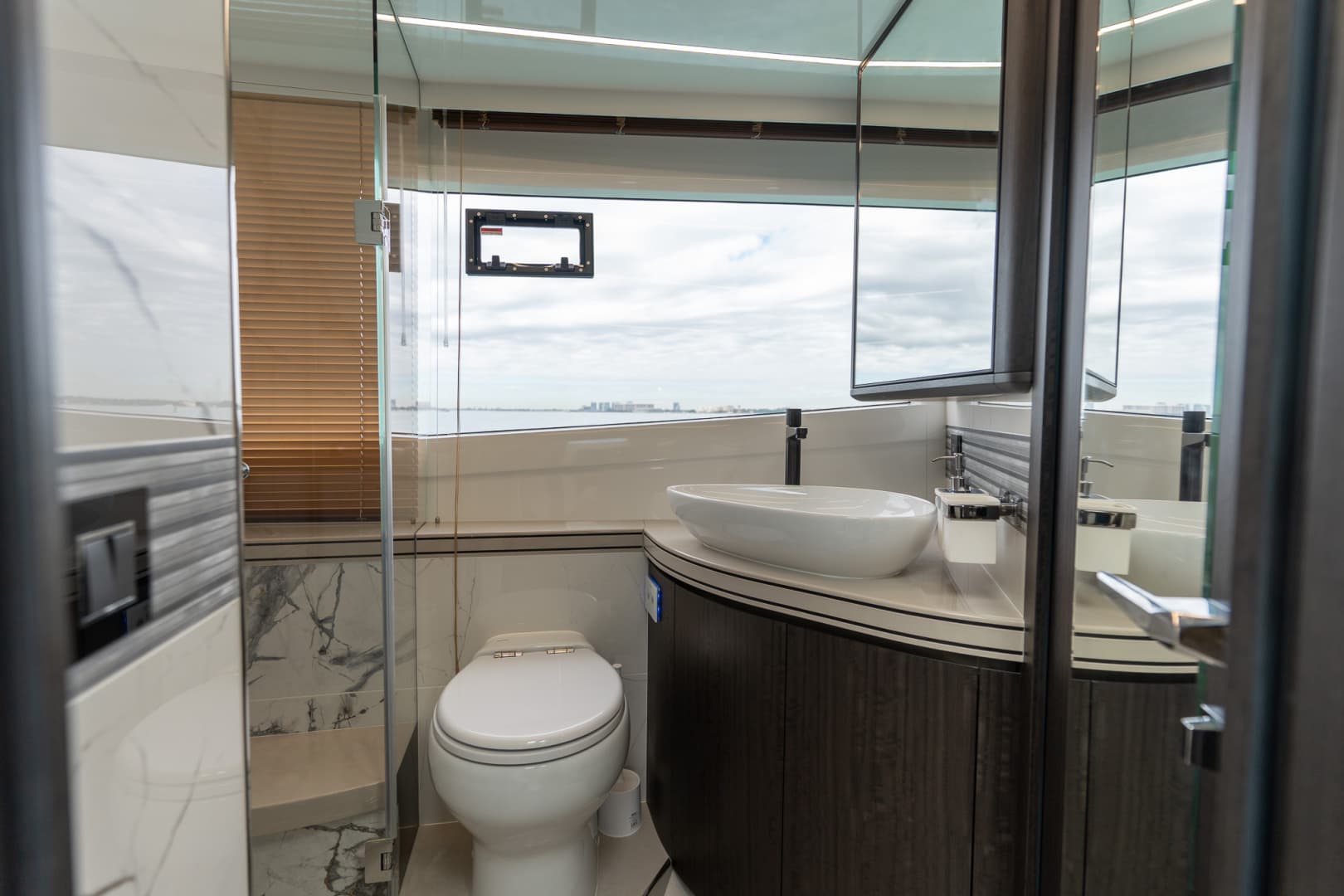 2025 Galeon 560 FLY