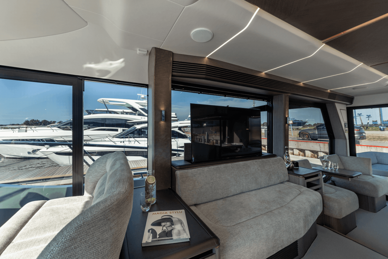 2025 Galeon 560 FLY
