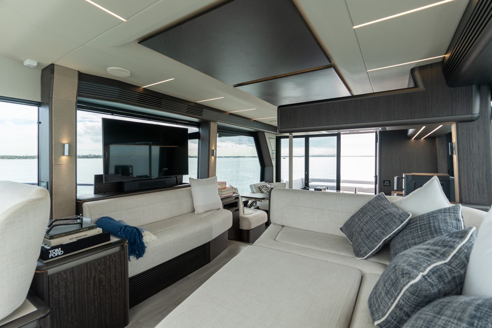 2025 Galeon 560 FLY