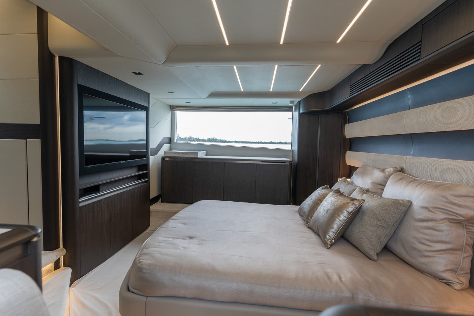 2025 Galeon 560 FLY