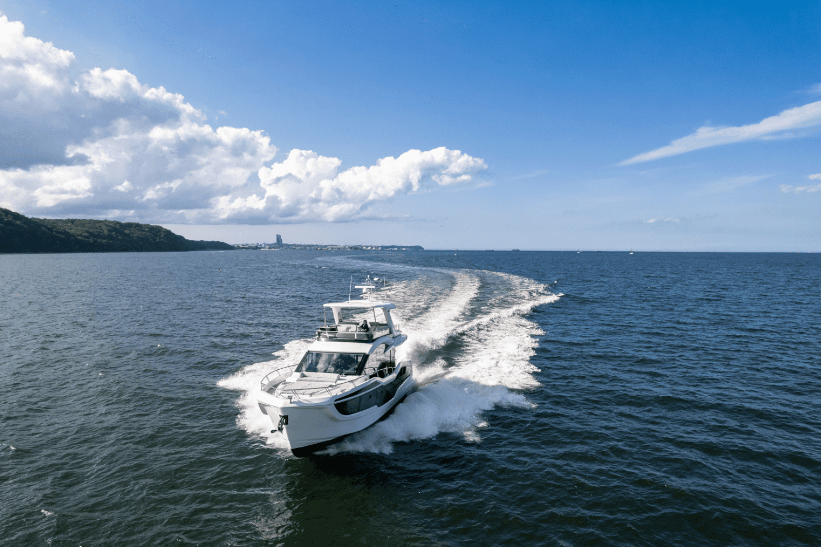 2025 Galeon 560 FLY