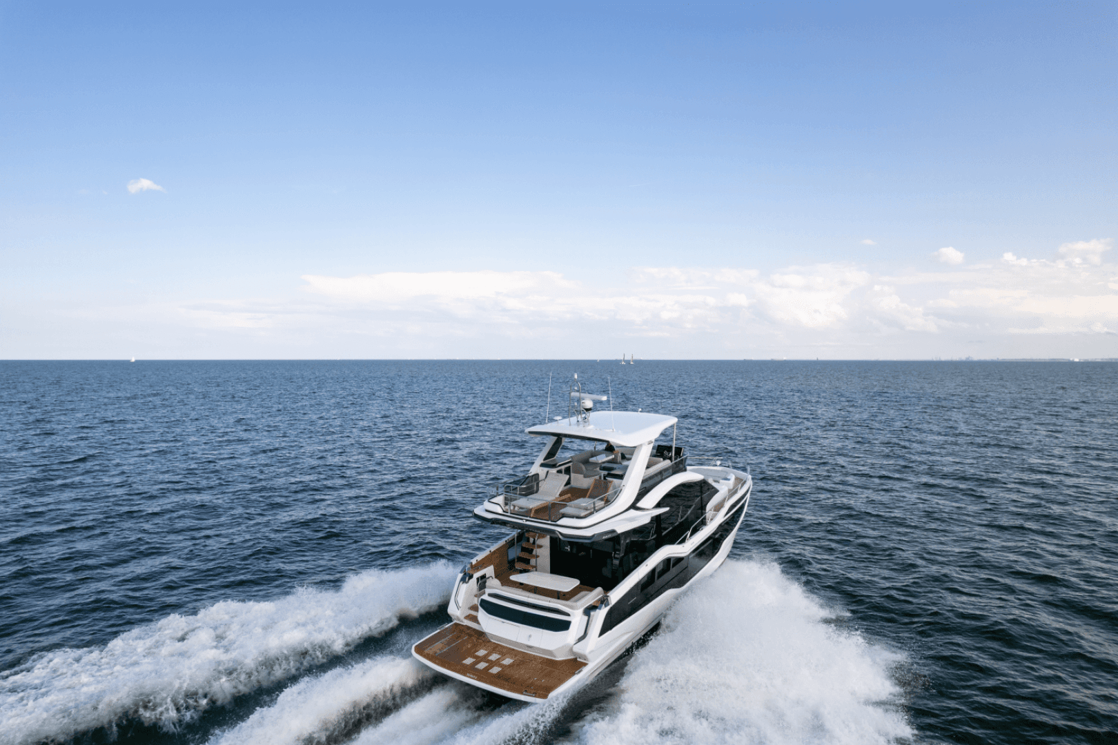 2025 Galeon 560 FLY