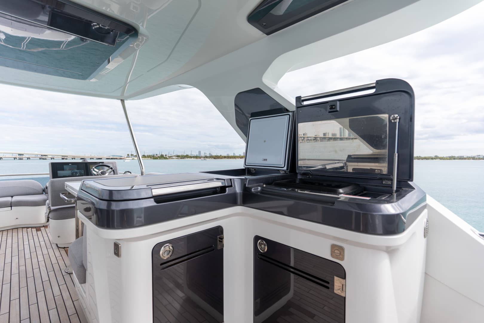2025 Galeon 560 FLY