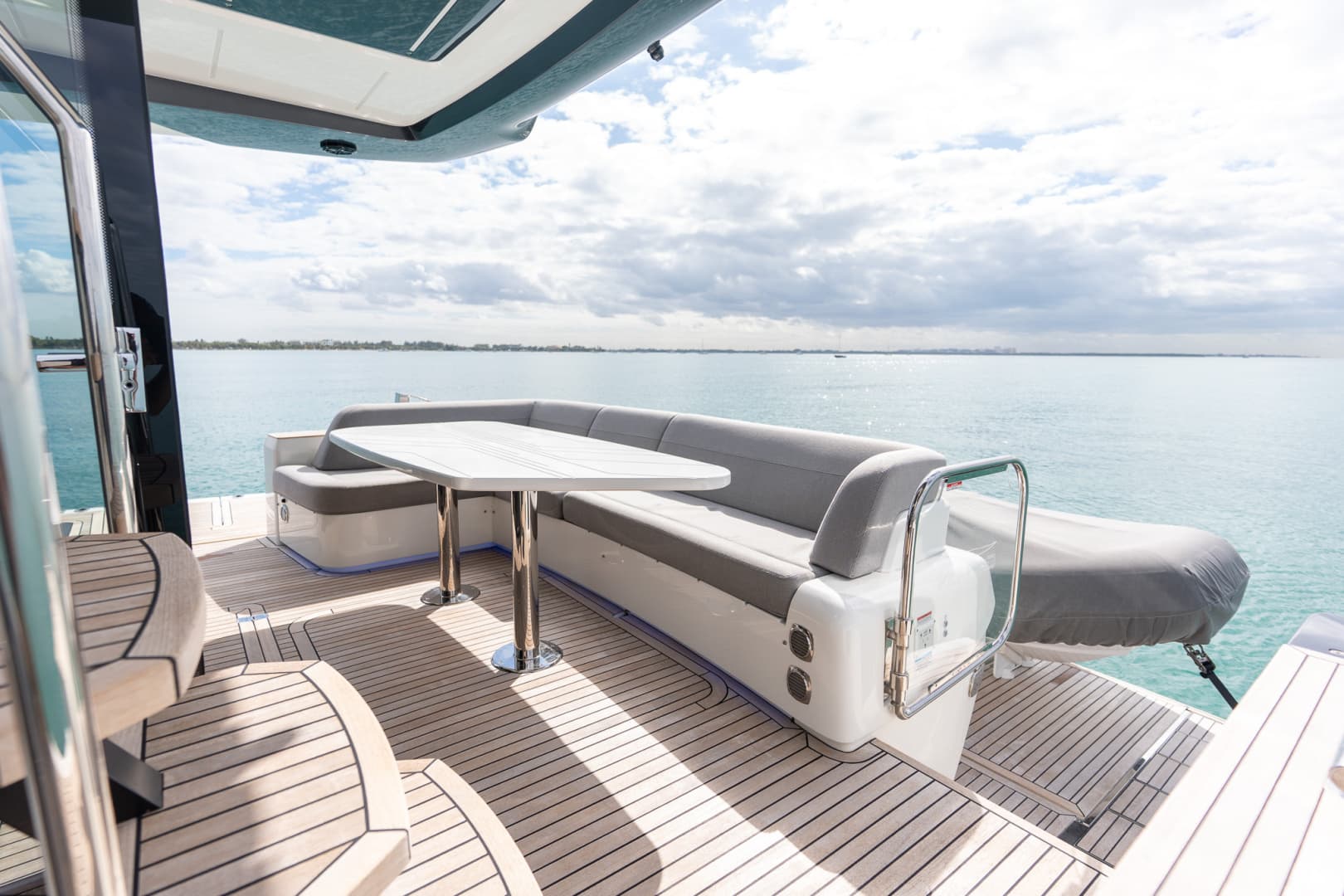 2025 Galeon 560 FLY
