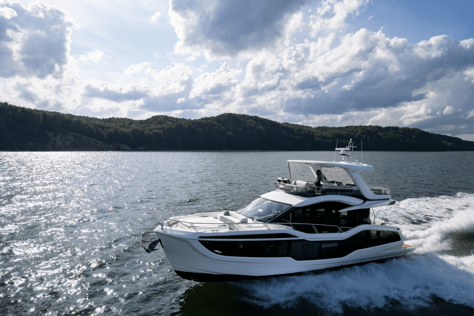 2025 Galeon 560 FLY