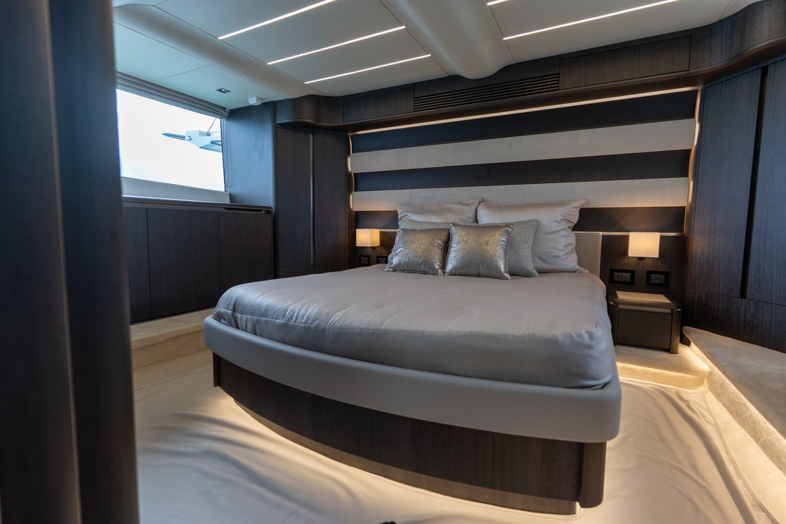 2025 Galeon 560 FLY