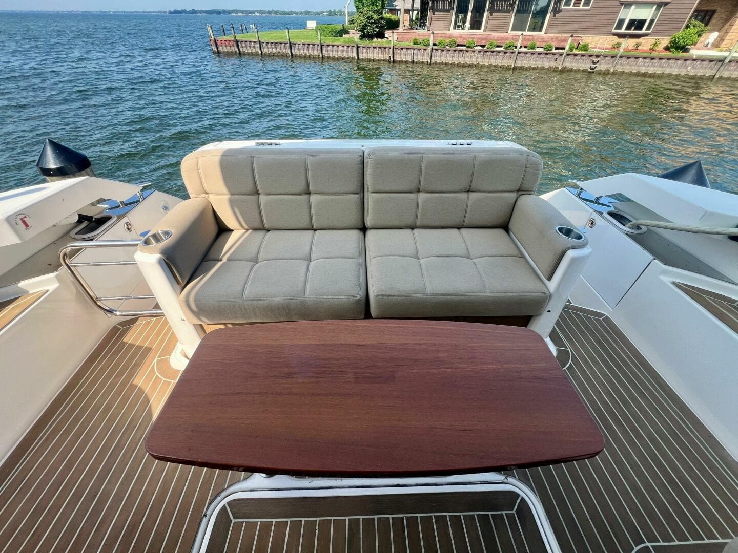 2016 Tiara Yachts 39 Coupe