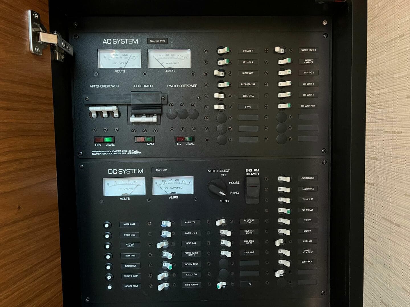 2016 Tiara Yachts 39 Coupe