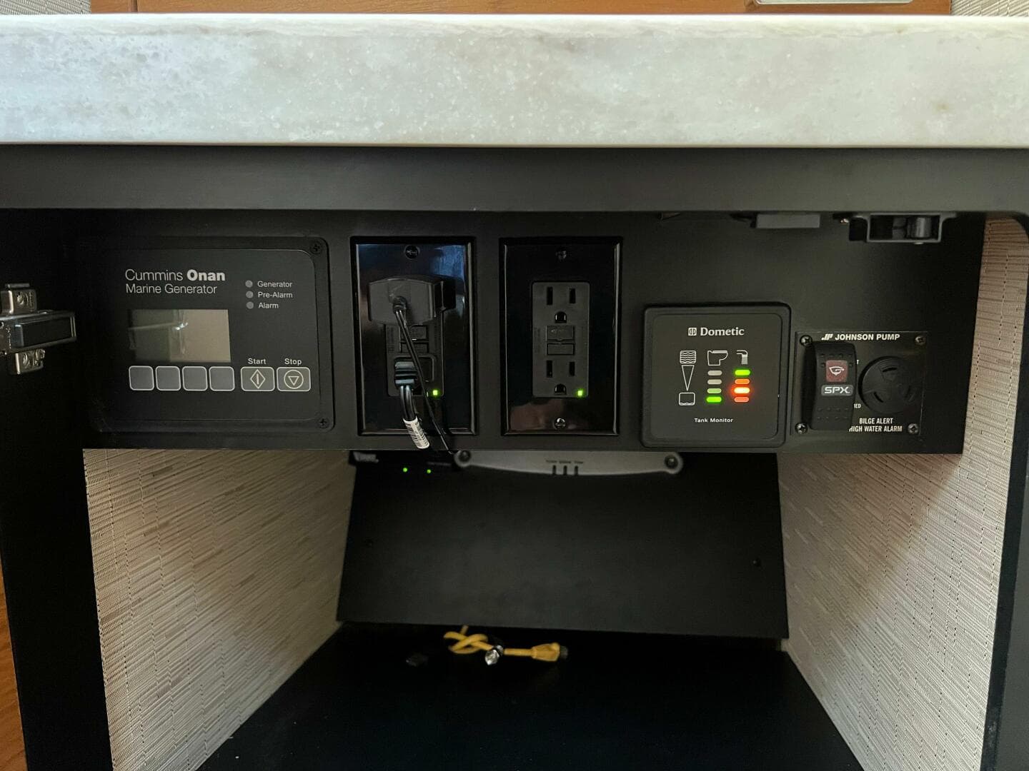 2016 Tiara Yachts 39 Coupe