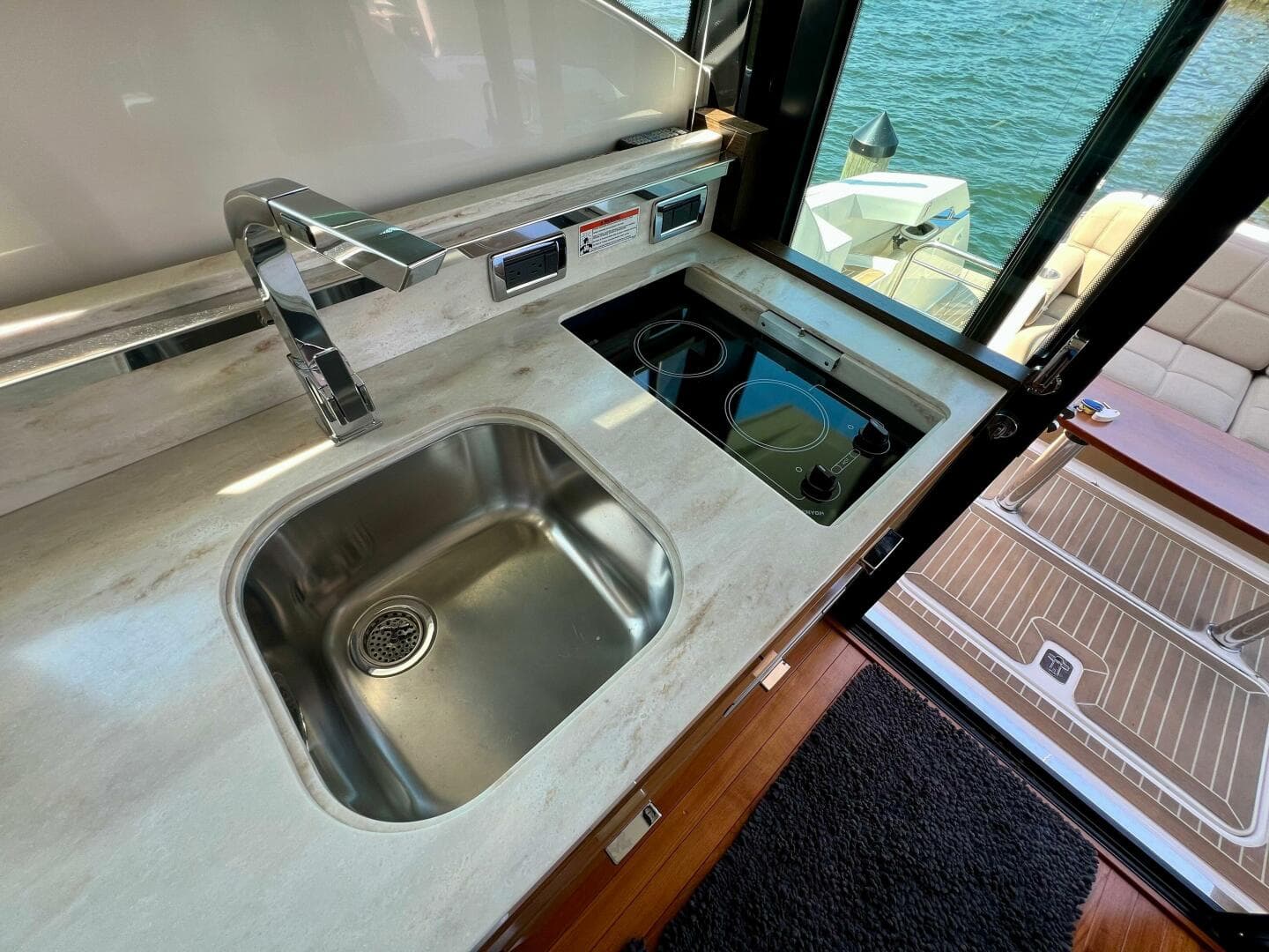 2016 Tiara Yachts 39 Coupe