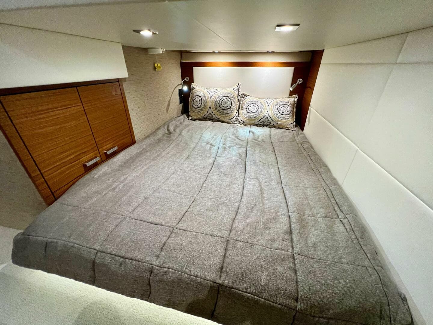 2016 Tiara Yachts 39 Coupe