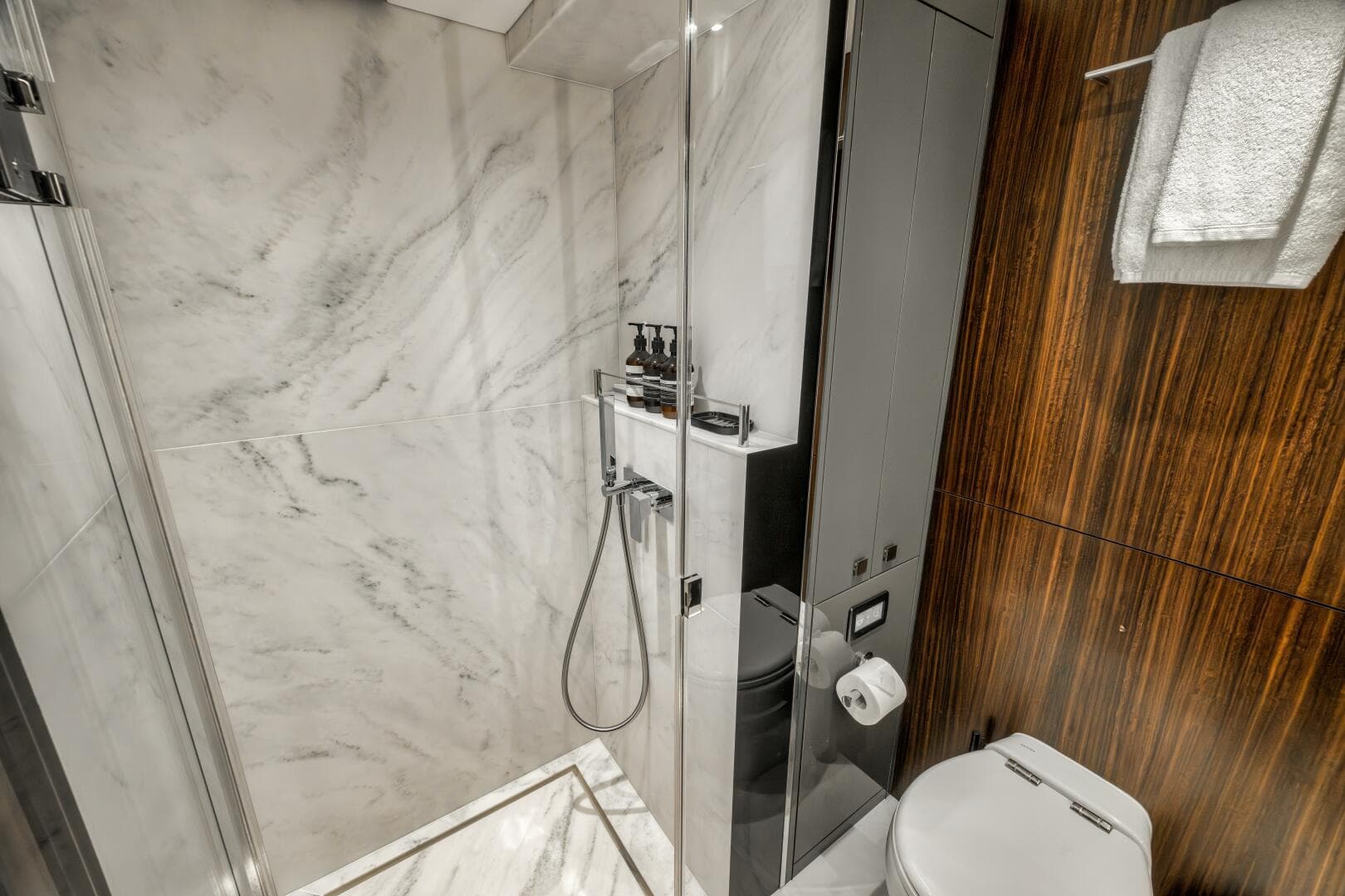 2026 Sunseeker 88 Yacht