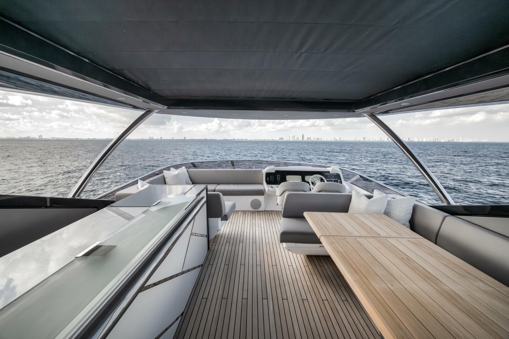 2026 Sunseeker 88 Yacht