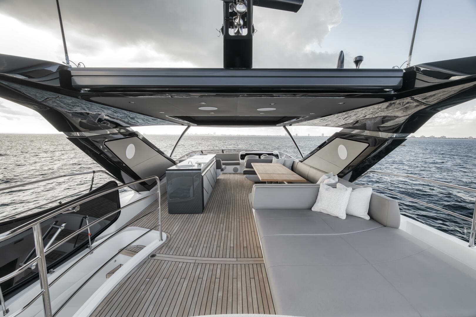 2026 Sunseeker 88 Yacht