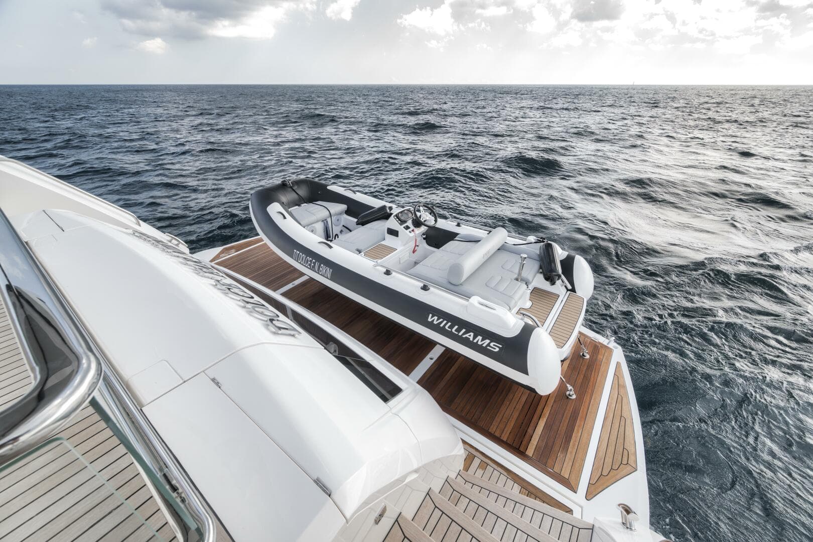 2026 Sunseeker 88 Yacht
