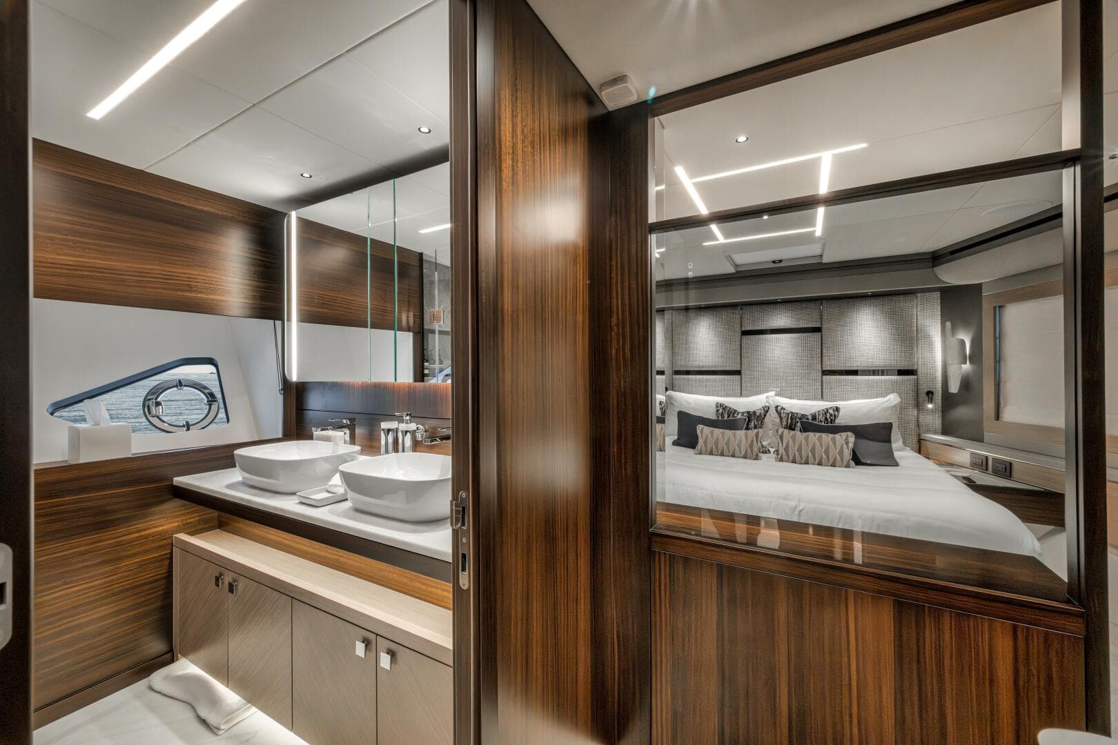 2026 Sunseeker 88 Yacht