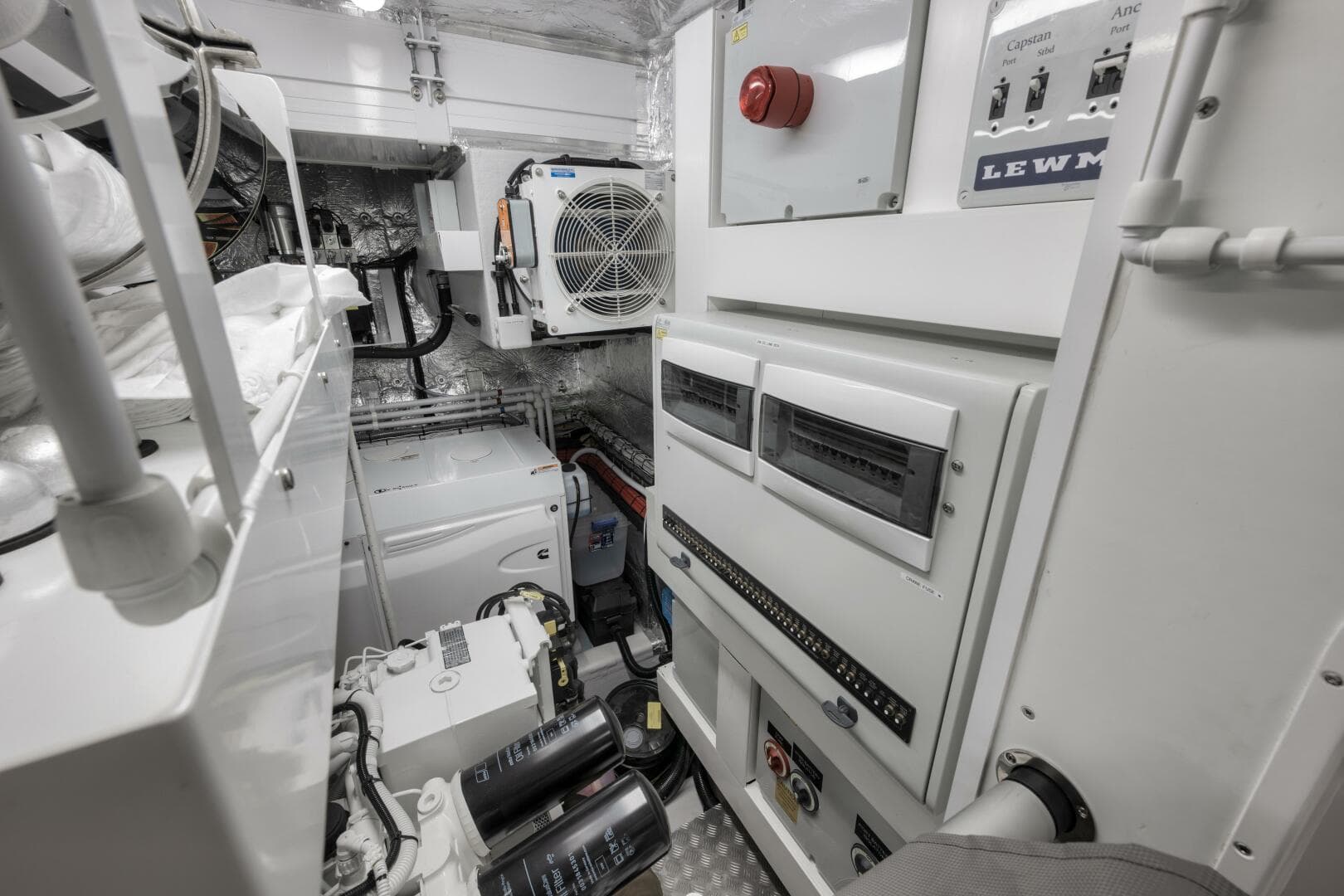 2026 Sunseeker 88 Yacht