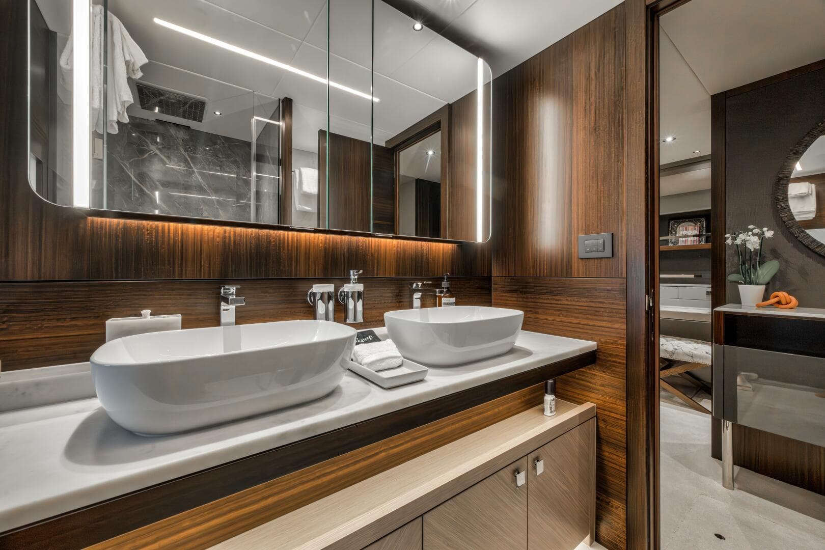 2026 Sunseeker 88 Yacht