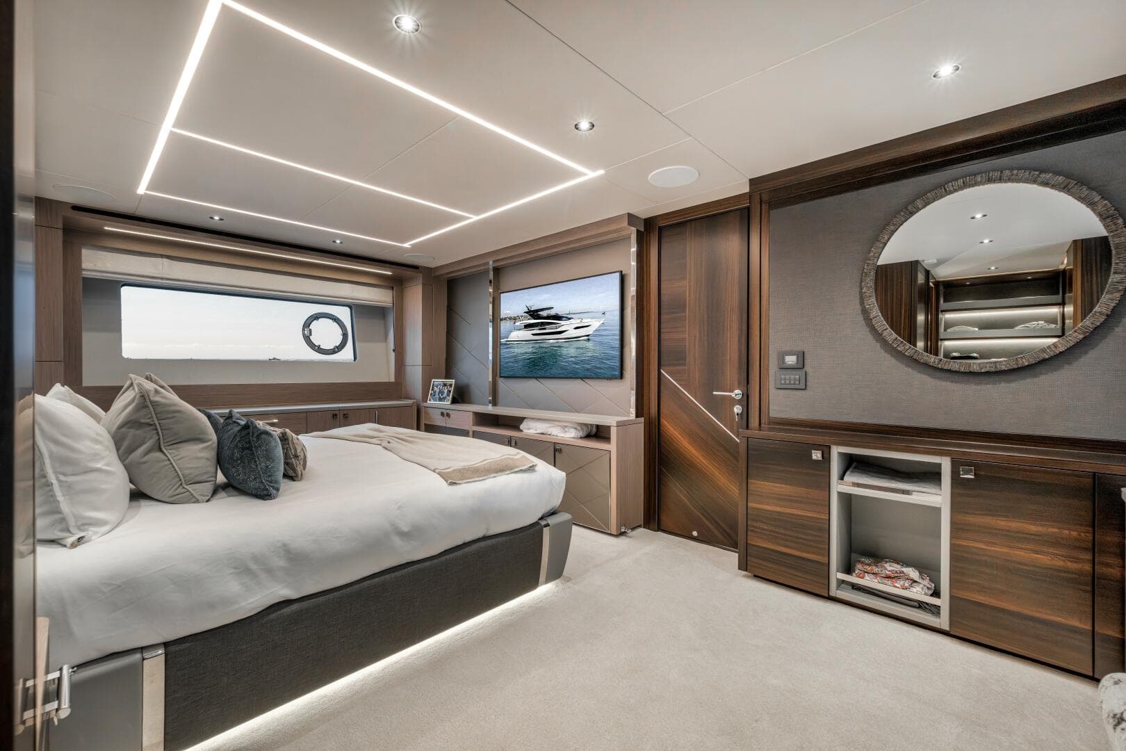 2026 Sunseeker 88 Yacht