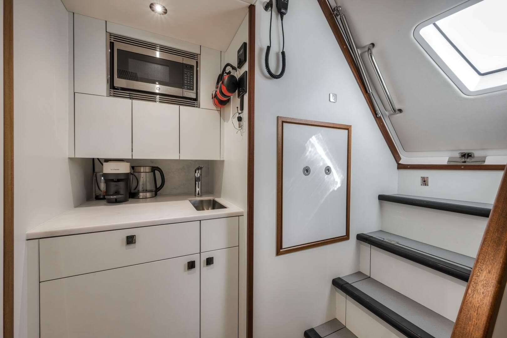 2026 Sunseeker 88 Yacht