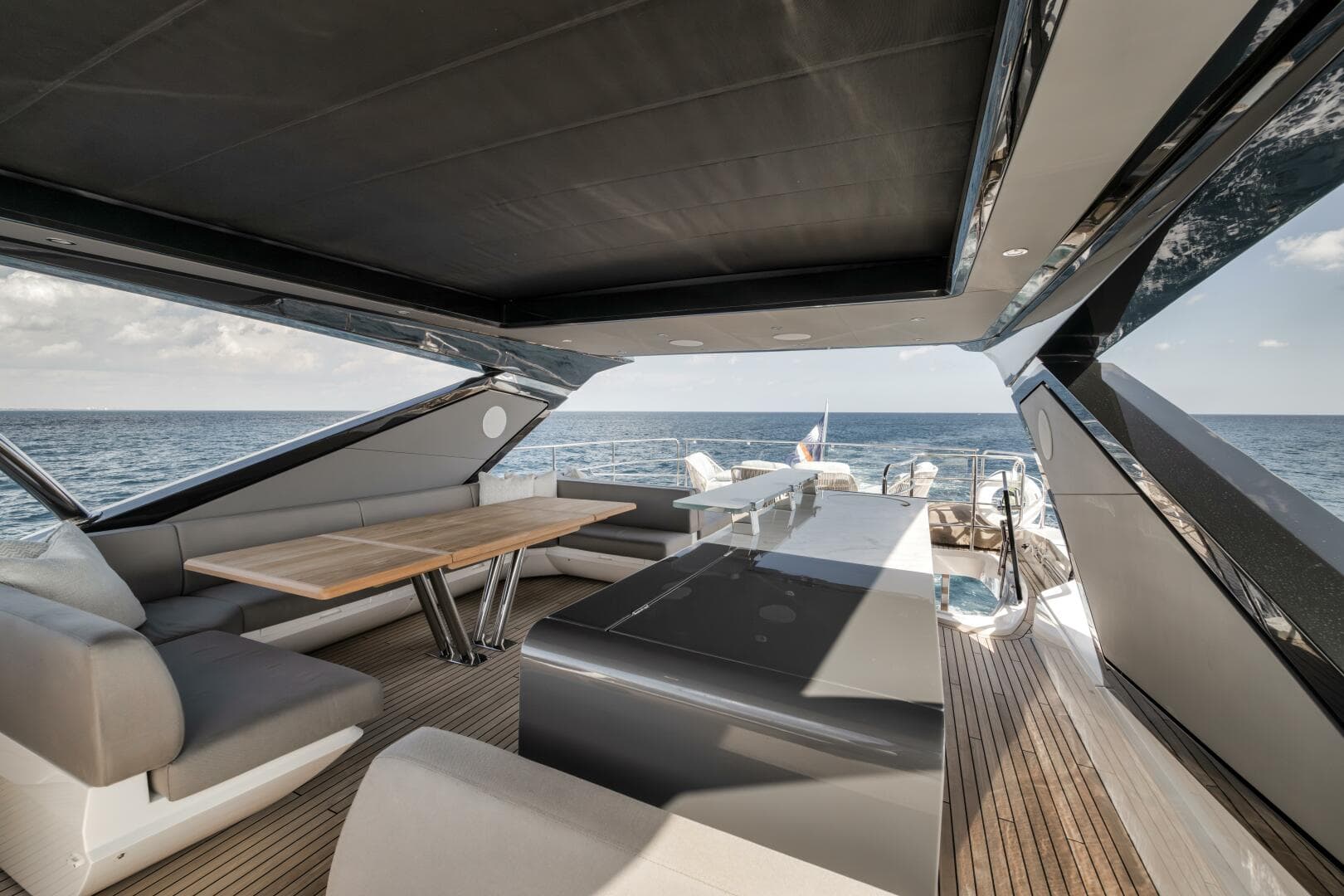 2026 Sunseeker 88 Yacht