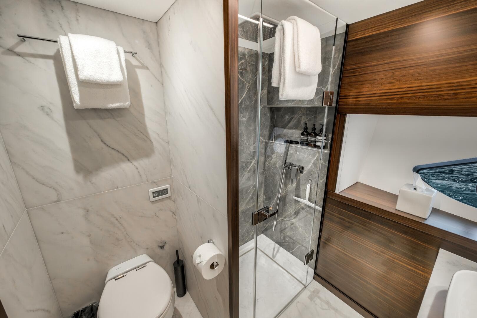 2026 Sunseeker 88 Yacht