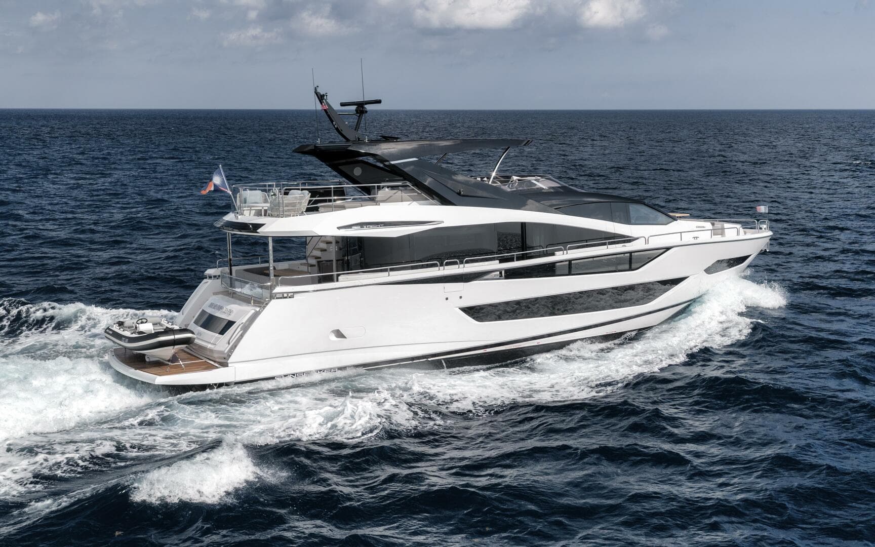 2026 Sunseeker 88 Yacht