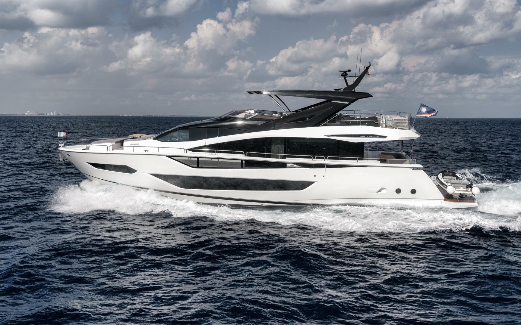2026 Sunseeker 88 Yacht