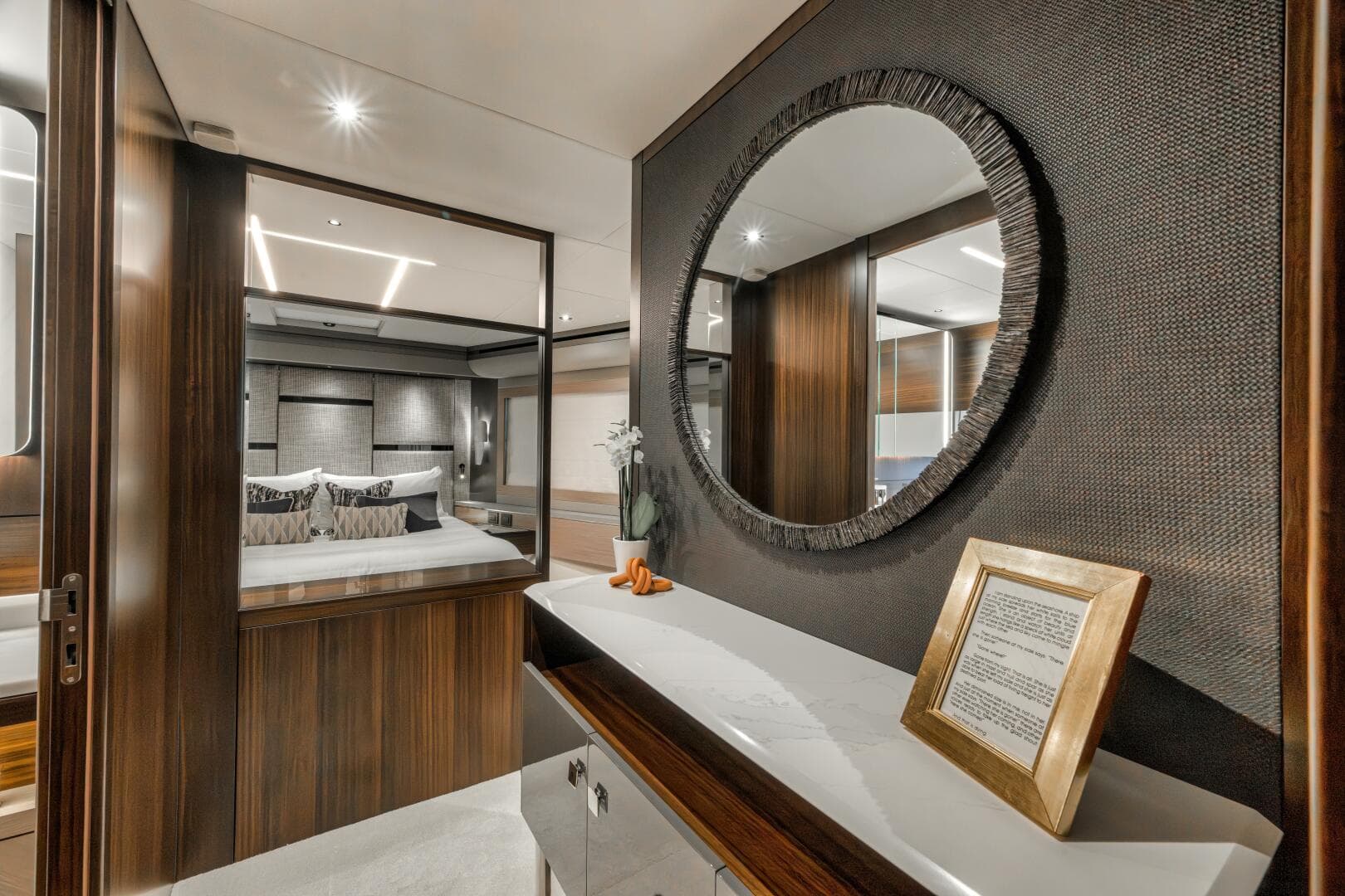 2026 Sunseeker 88 Yacht