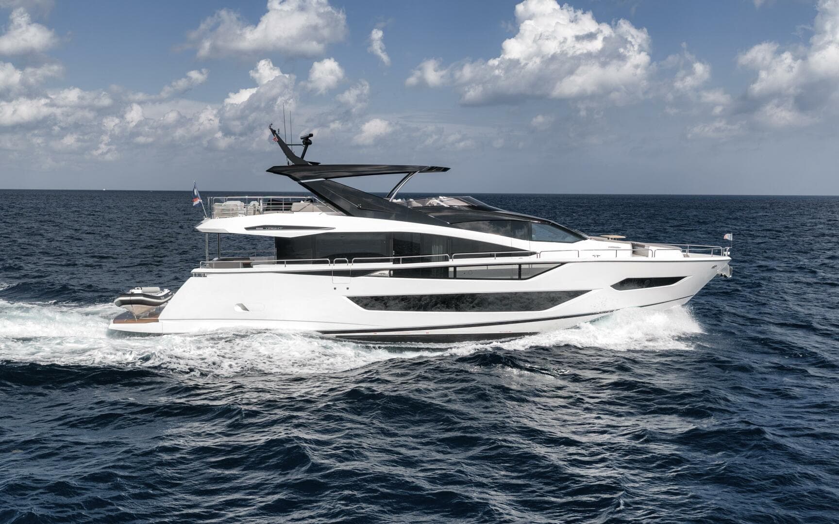 2026 Sunseeker 88 Yacht