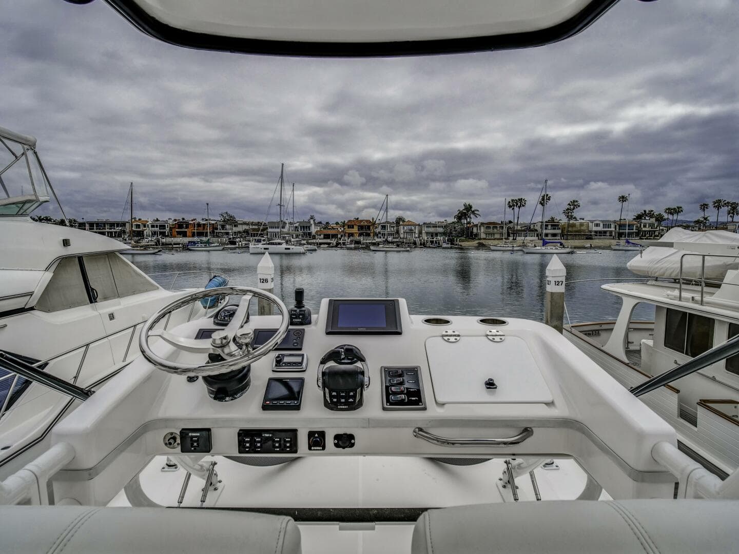 2015 Everglades 435 Center Console