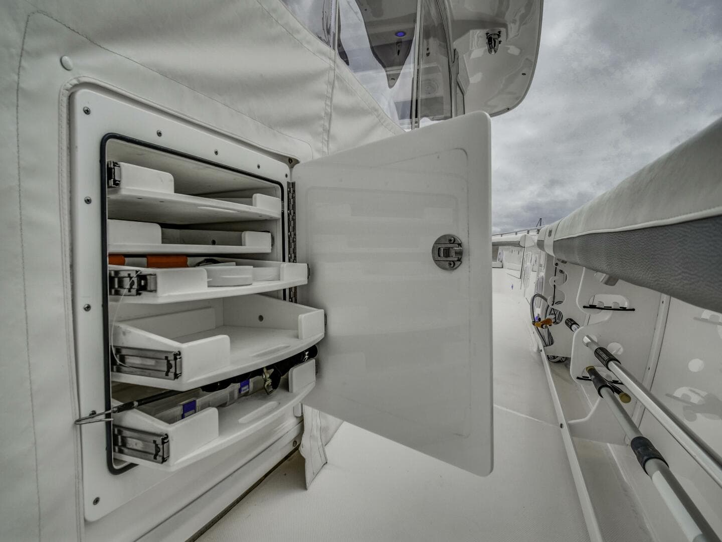 2015 Everglades 435 Center Console