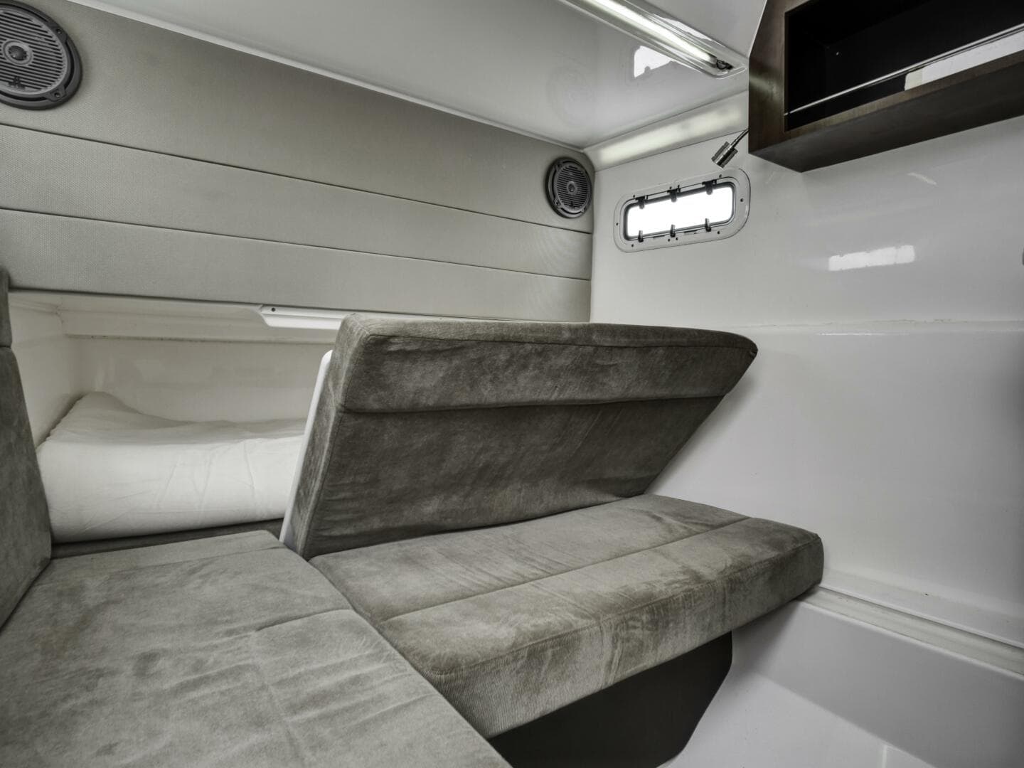 2015 Everglades 435 Center Console