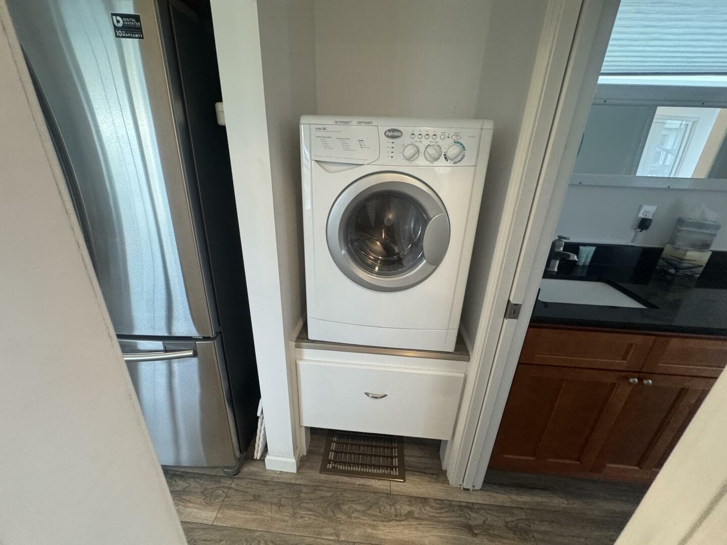 2019 Harbor Home Cozy Cottage 52' x 16' Tiny Boat