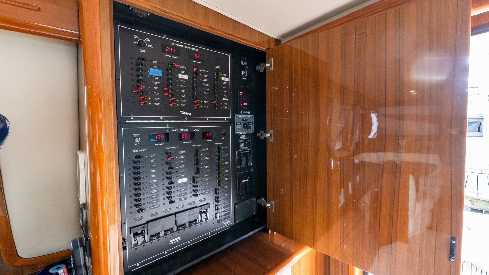 2007 Viking 64 Convertible