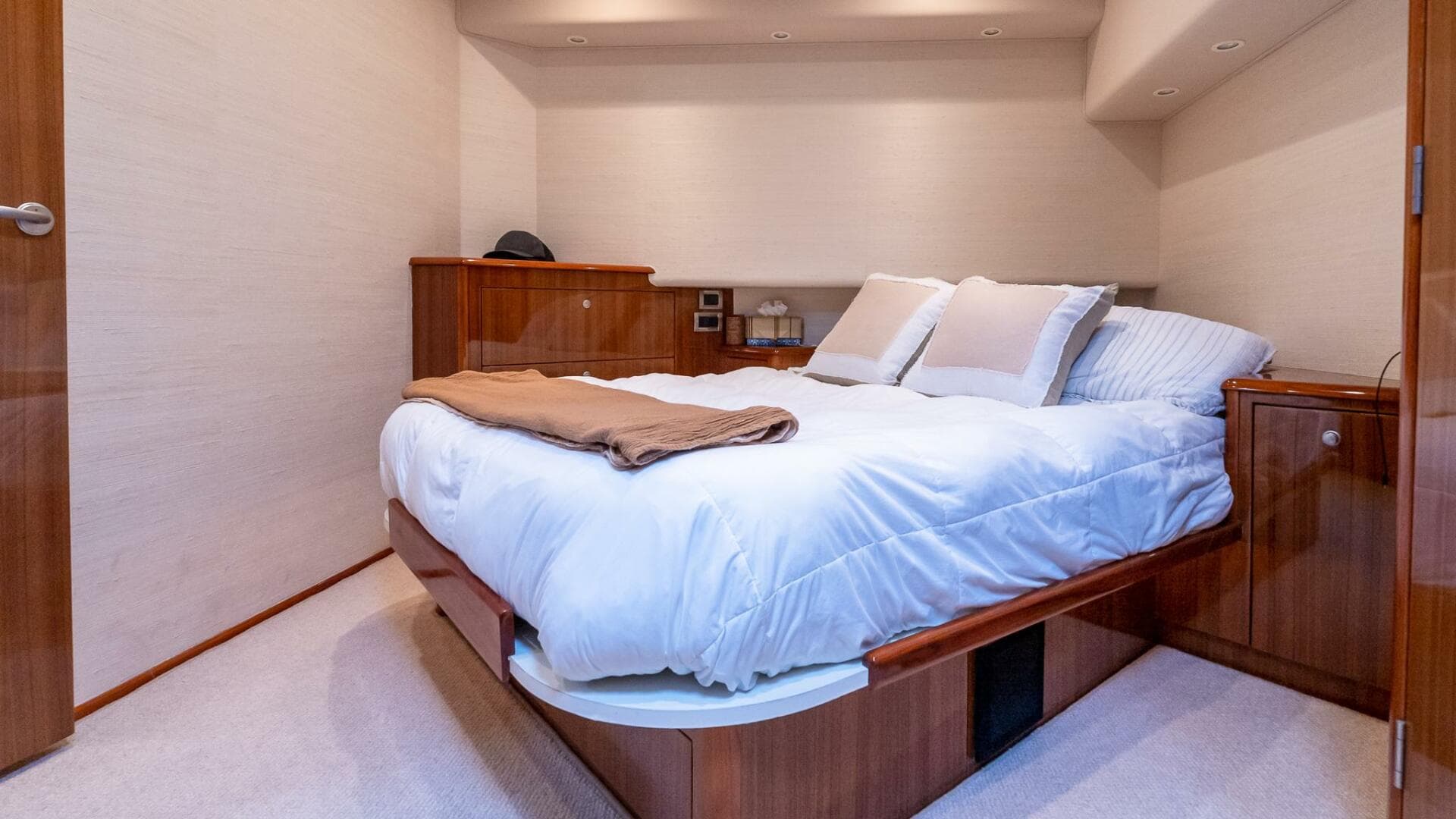 2007 Viking 64 Convertible