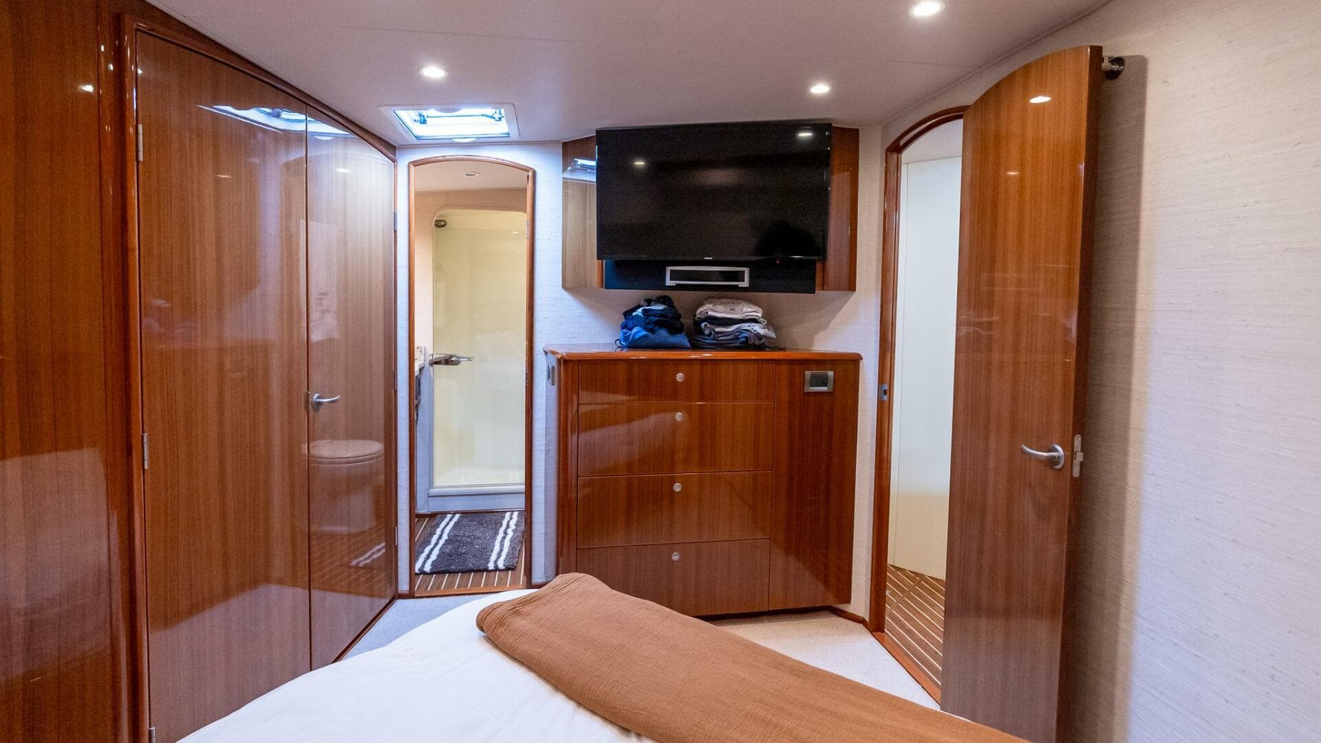 2007 Viking 64 Convertible