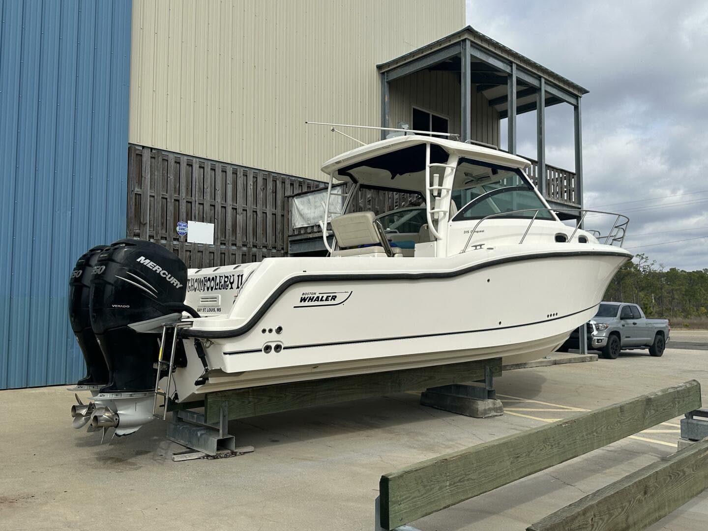2016 Boston Whaler 315 Conquest