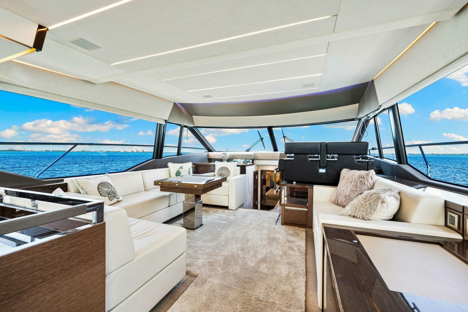 2019 Prestige 630 Flybridge - Galley